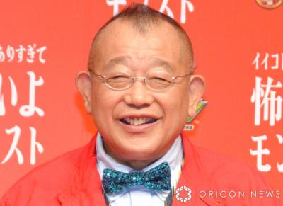 笑福亭鶴瓶、孫の誕生日を祝福「おじいちゃんの顔ですね」「素敵な写真でホッコリ」　“赤ちゃん抱っこ”のなつかしい記念ショット公開