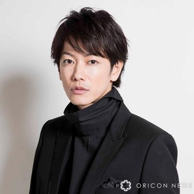 佐藤健、鮮やかなグリーン髪＆デコ出しの“イメチェン”ショットに反響「こんなイケメンおらん」「グリーンヘアーもステキ」