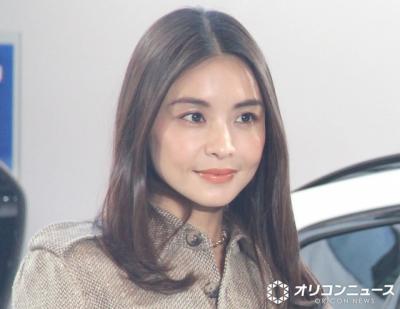 3児の母・滝沢眞規子、次女がイギリスの高校卒業　“映画のワンシーン”のような親子2ショットを公開「もう、素敵すぎ」