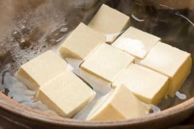 賛否両論シェフ・笠原将弘氏、鍋の季節に“斬新”な湯豆腐レシピを紹介「さすがのアレンジ」「ツナ缶を入れる発想はすごい」「ヘルシーで、簡単」