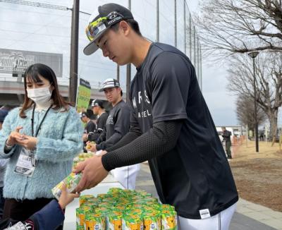 千葉ロッテ、“バレンタイン”に『コアラのマーチ』プレゼント企画　ドラ3・奥村「中学生の時12個もらったのが最高ですね」