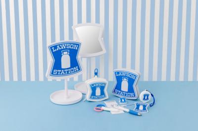 看板が“そのまんま”付録になった「ローソン」公式ブック3種発売　ミラー・ポーチなど実用的アイテムに変身