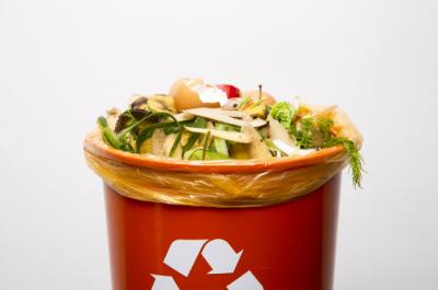 「ニオイが気になる…」「三角コーナーから解放」これからの時期のキッチンが快適になる“生ごみ乾燥機”