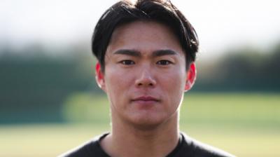 山本由伸、高校時代の恩師と対決　CMで“トライし続ける姿”描く