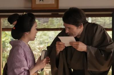 『ばけばけ』アメリカから大きな荷物が届く　第121回場面カット