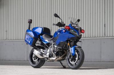 大阪府警、警察バイク部隊に『BMW F 900 XR』導入　ひったくりや車上ねらいなどの街頭犯罪対策に一役