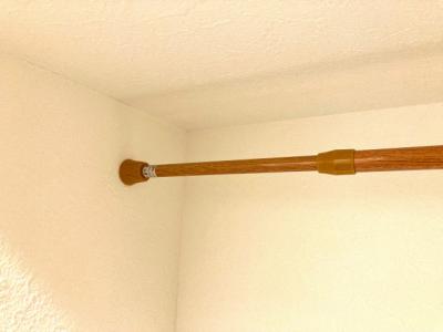 “突っ張り棒”が何度も落ちる問題を解決…自衛隊が教える“絶対外れない”設置方法に反響「試したらいい感じ」「助かります」