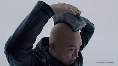 香取慎吾、新CMで衝撃ヘア披露　共演・ウド鈴木も驚き「この髪型がこんなにピタッと決まるなんて」