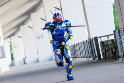 『アギト―超能力戦争―』仮面ライダーG7の変身シーン解禁　ドローンで自動装着　Gトレーラーいらずに