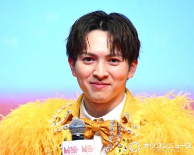 M!LK吉田仁人、故郷の鹿児島・霧島市役所に“等身大パネル”が登場　さまざまな写真飾られる「おじゃんせ霧島大使」展示ブースも紹介