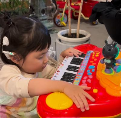 「盲ろう」4歳児の日常を発信するママの思い、見えない・聞こえない・話せない”三重苦”でも「こんなにも人生を楽しんでいる」