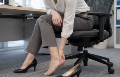 「痛くなる前に仕込む」が正解？　靴擦れ対策グッズ　かかと・指先ケアに