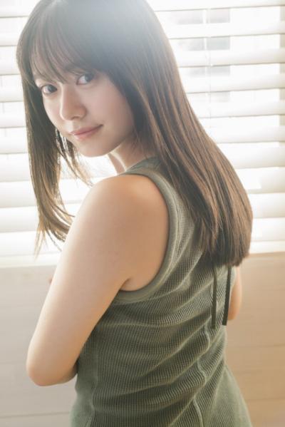 高校を卒業したばかりの18歳　えびちゅう仲村悠菜、透明感抜群のデートグラビア　『サンデー』表紙に登場