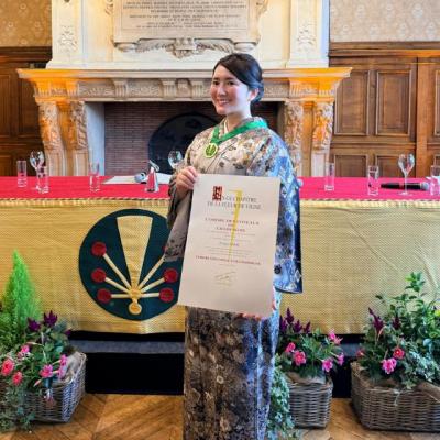 「支那そばや」佐野実さんの娘・佐野史華氏、仏シャンパーニュ騎士団からシュヴァリエに叙任