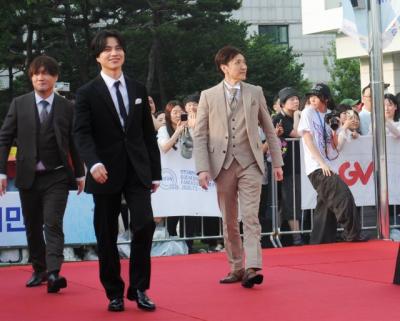 WEST.重岡大毅、初の訪韓に大興奮「おかわりレッドカーペットはないん!?」　主演作が国際映画祭に選出され念願叶う