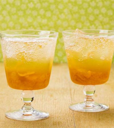 蒸し暑い日におすすめ、アヲハタ公式の「ママレードティーソーダ」が話題　「炭酸水で水出し」の手軽すぎる作り方