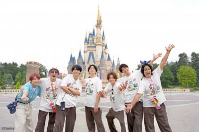 WEST.、東京ディズニーリゾートで“修学旅行”　神山智洋の誕生日サプライズで熱いシャウト