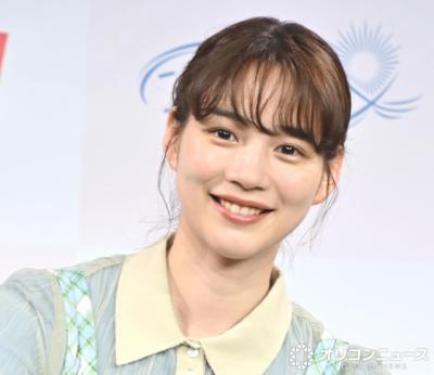 「この2人はバレるやろ」のん、“仲良し”俳優とディズニーランドを満喫　笑顔弾ける2ショットを公開「全力で楽しんでる」　“ファッション”にも注目