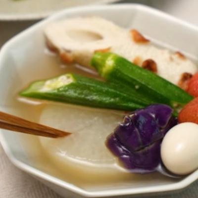ナスが「じゅわとろ～」大根が芯までしみた“冷やしおでん”、レンチンして2分煮込むだけで完成する簡単レシピ