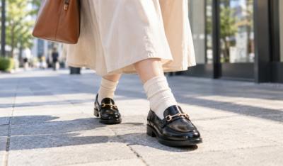「そろそろ足元から秋支度したい…」今の時期に取り入れたい“ローファー”