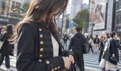「クラシカルなのに今っぽい」この秋気になる“ナポレオンジャケット”
