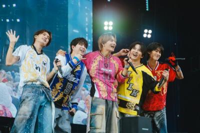 M!LK、ロッキン初出演 雨でも一糸乱れぬ“全力Crazy” 「ロッキン 雨じゃないって、証明して？」【ライブレポート】