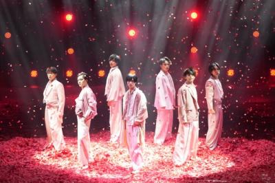 IMP.主演舞台『IMPACT26』開幕　花びら77万枚、水14トンの壮大演出で魅了