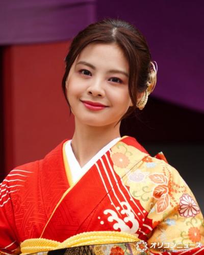 本間日陽、赤の振袖で2年連続イメージキャラクター　日枝神社は上京後の“心休まる場所”に