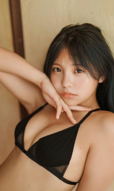 “最強ギャルヒーロー”きゃすみる、最新写真集発売　スーツアクターもこなし…お風呂ショット＆変身・アクション映像も